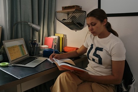 Dorm Life Survival Guide: Everything You Need to Know to Thrive in Shared Spaces